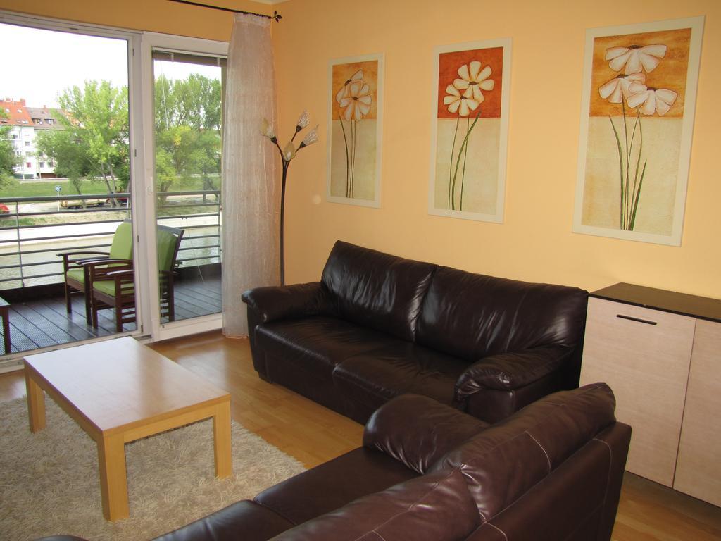 Dunalux Apartman Γκιόρ Δωμάτιο φωτογραφία
